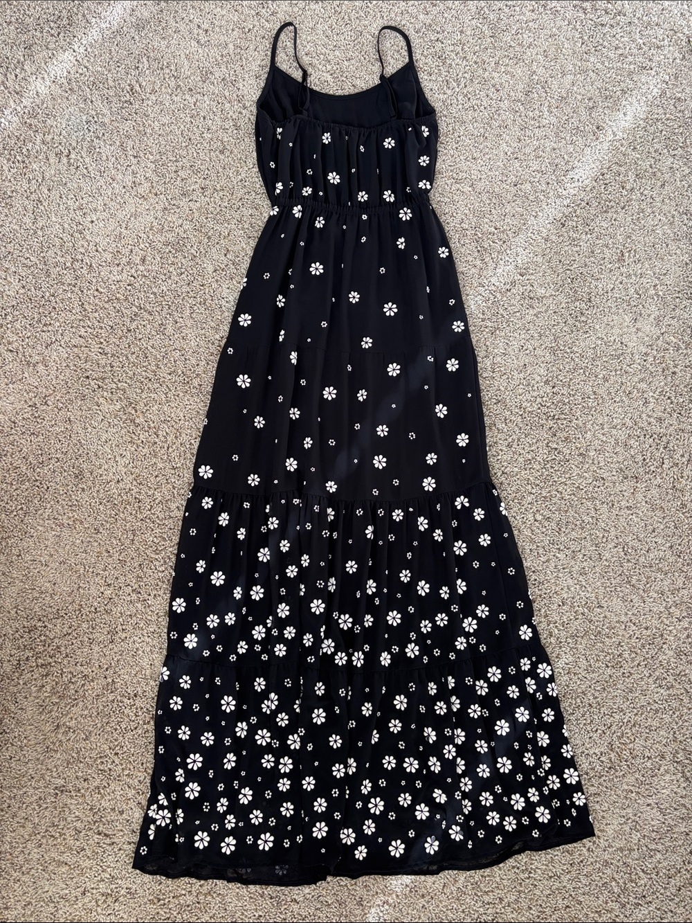 MICHAEL Michael Kors Black and White Daisy Floral Print Smocked Maxi Dress - Picture 4 of 7